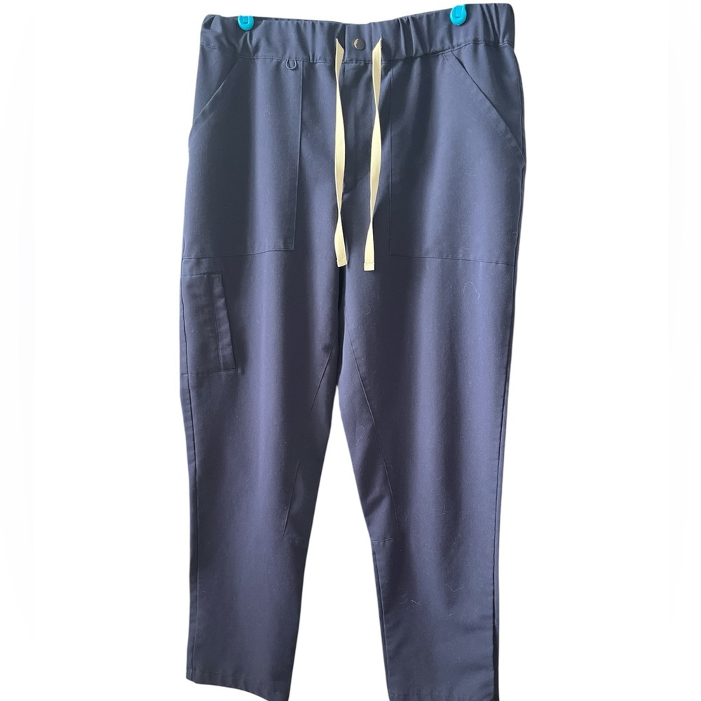 Women’s Figs scrub pants size L navy